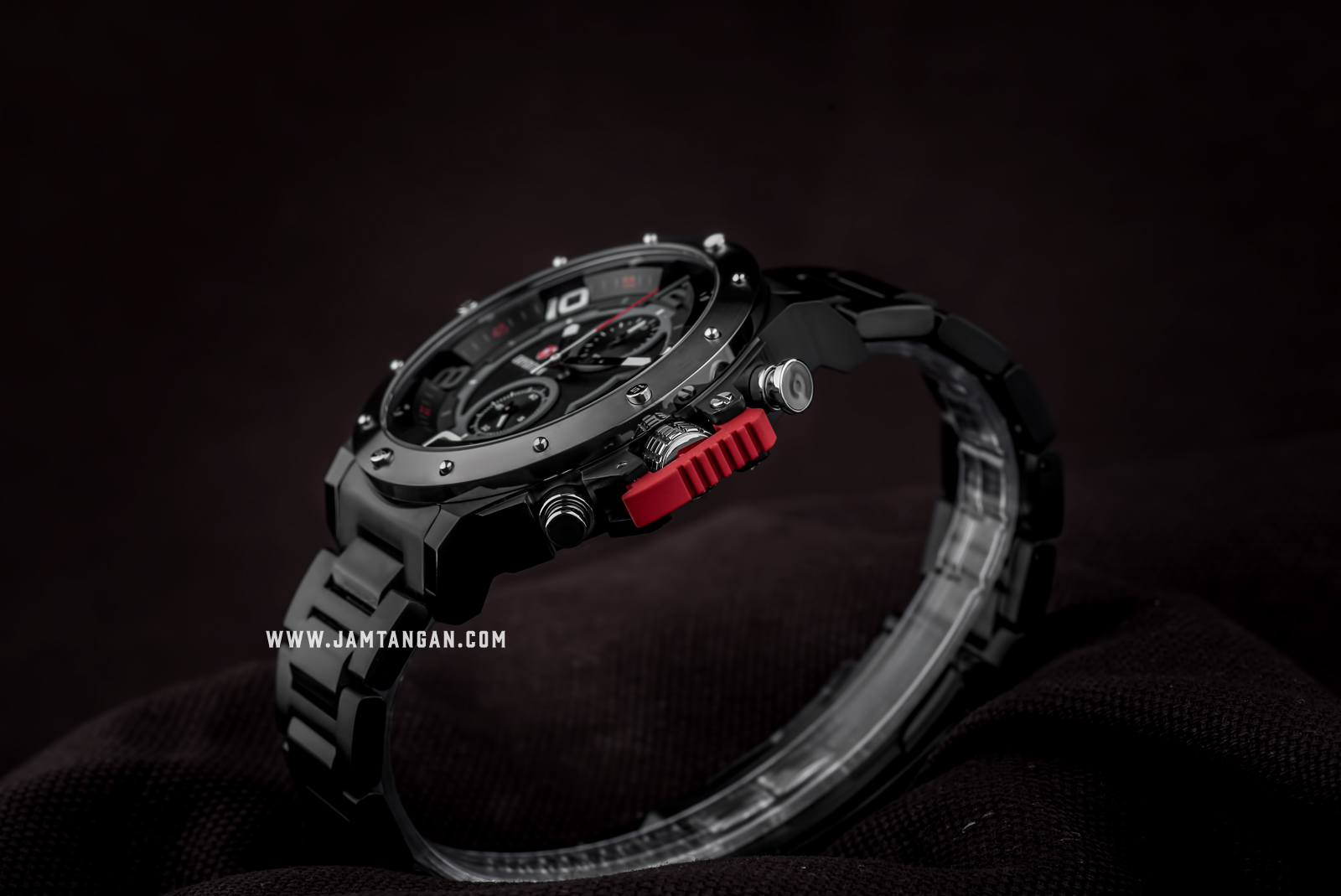Expedition E 6750 MC BEPBA Chronograph Men Black Dial Black Stainless Steel Strap Machtwatch